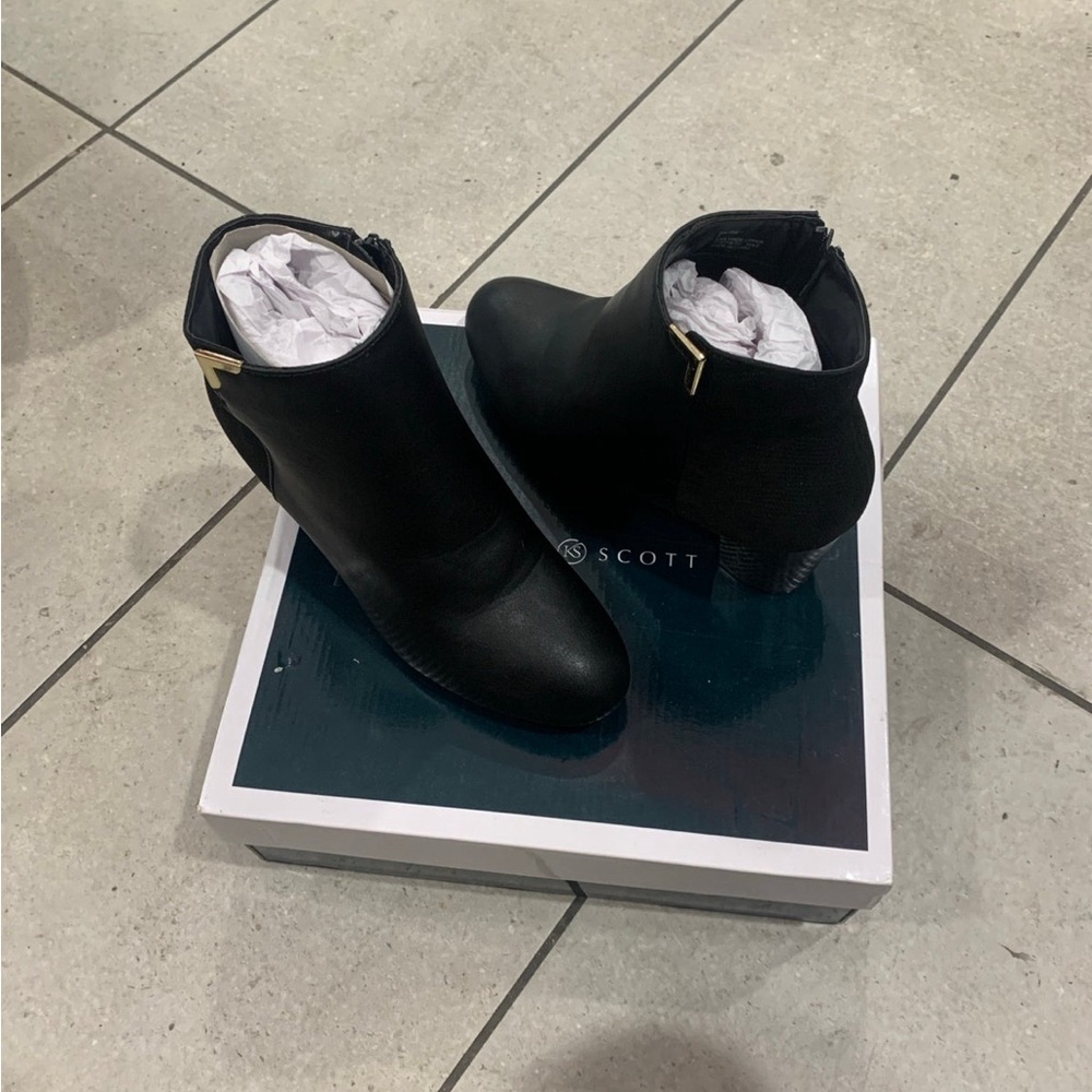 Karen Scott garhiet block booties